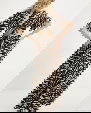 Answear Lab rochie culoarea maro, maxi, evazati