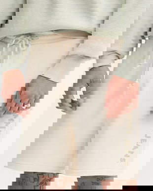 Tommy Jeans pantaloni scurți din bumbac culoarea bej, DM0DM21781