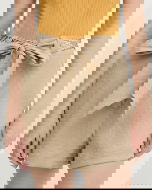 Morgan pantaloni scurți culoarea bej, uni, high waist, SHAVIK