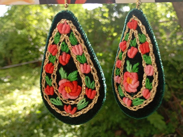 Cercei brodati
