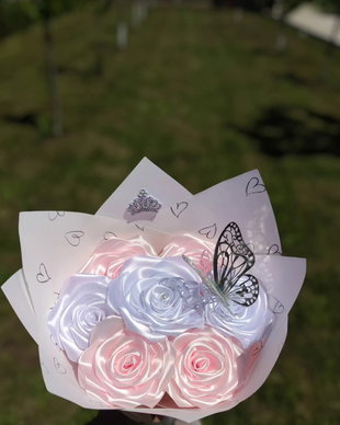 Buchet de trandafiri din satin