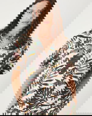 Medicine bluză culoarea bej, cu imprimeu