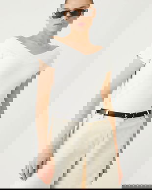 Medicine pantaloni scurti culoarea bej, neted, medium waist