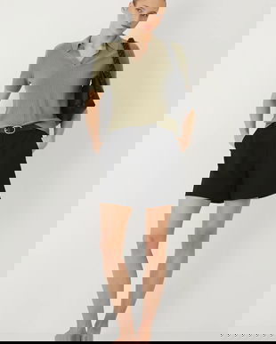 Medicine pantaloni scurti culoarea negru, neted, medium waist