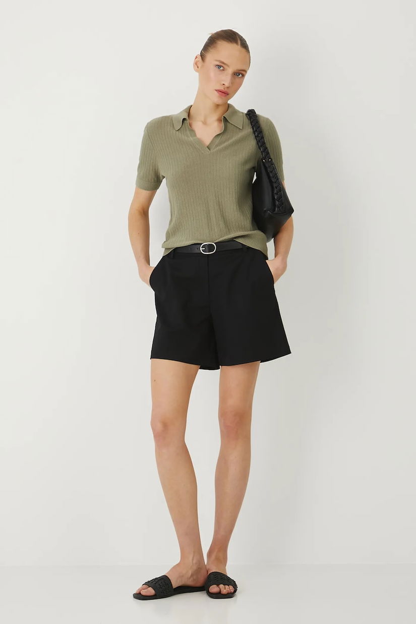 Medicine pantaloni scurti culoarea negru, neted, medium waist