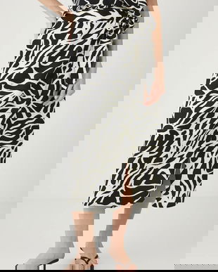 Medicine fustă culoarea negru, midi, evazați