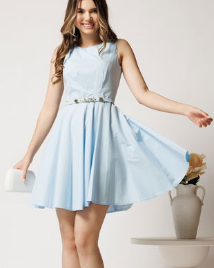 Rochie scurta bleu din bumbac clos cu pliuri pe bust si curea in talie