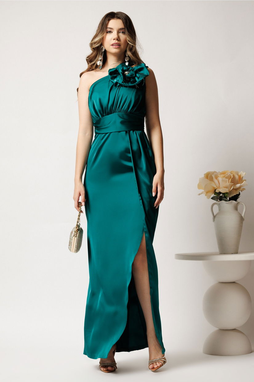Rochie lunga verde din satin cu floare pe umar si fusta petrecuta- Moze