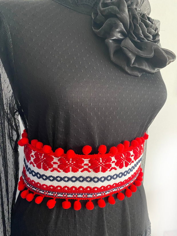 Brau traditional pentru ocazii speciale・Brau modern cu ciucuri・Accesorii fashion handmade・Brau rosu festiv