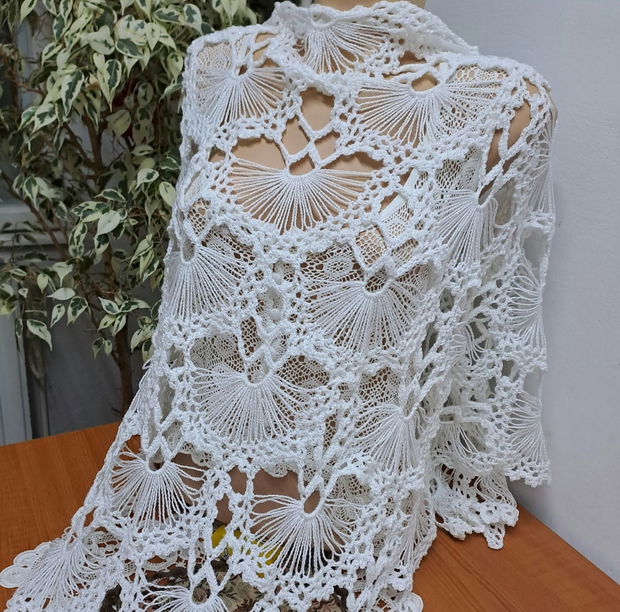Șal alb croșetat