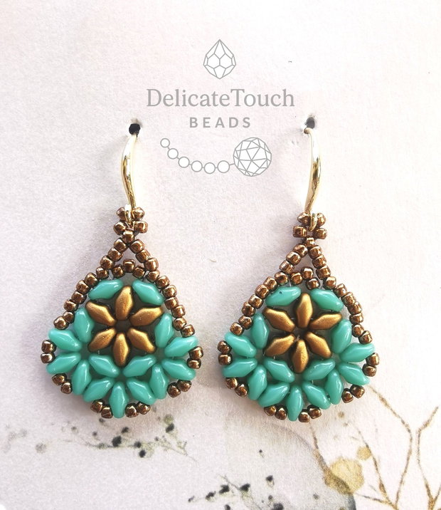 Cercei Handmade cu Margele Turcoaz si bronz | Model Floral cu Tija Placata cu Aur