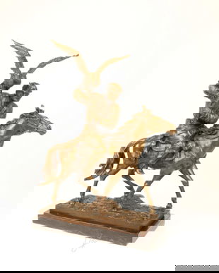 Soimarul tarului-statueta din bronz cu un soclu din marmura