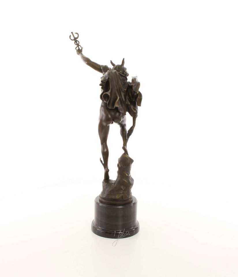 Mercur legandu-si sandalele-statueta din bronz cu soclu marmura