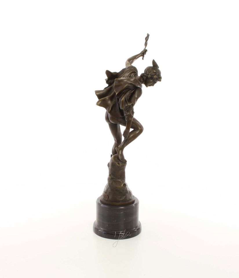 Mercur legandu-si sandalele-statueta din bronz cu soclu marmura