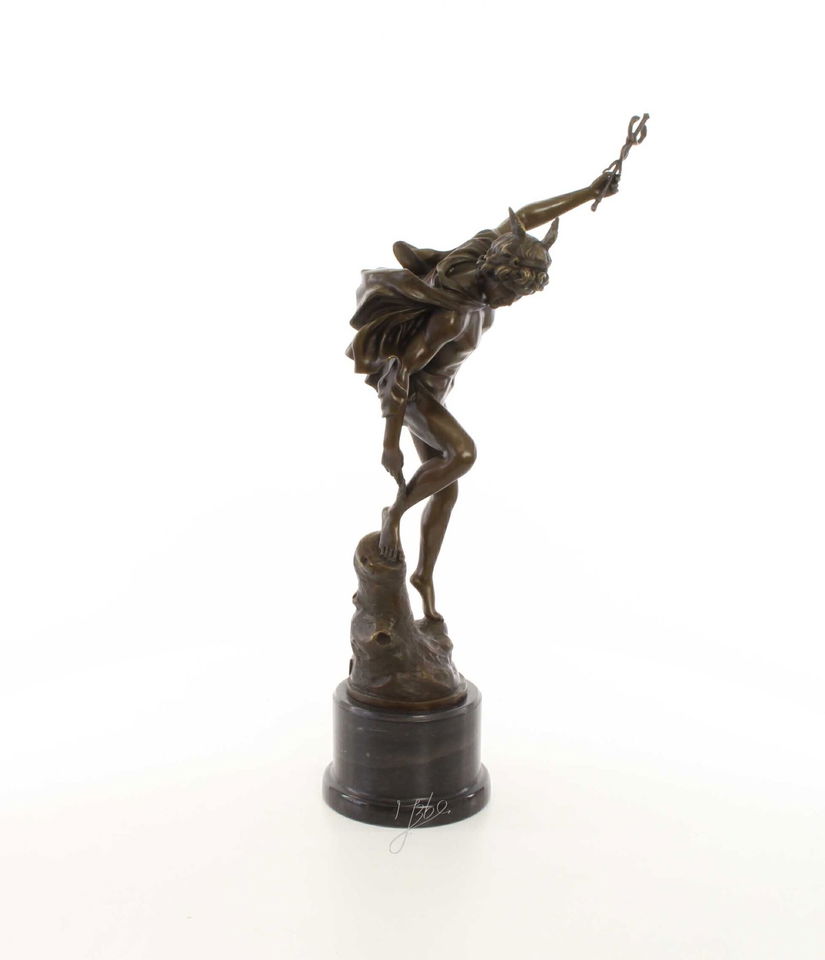 Mercur legandu-si sandalele-statueta din bronz cu soclu marmura