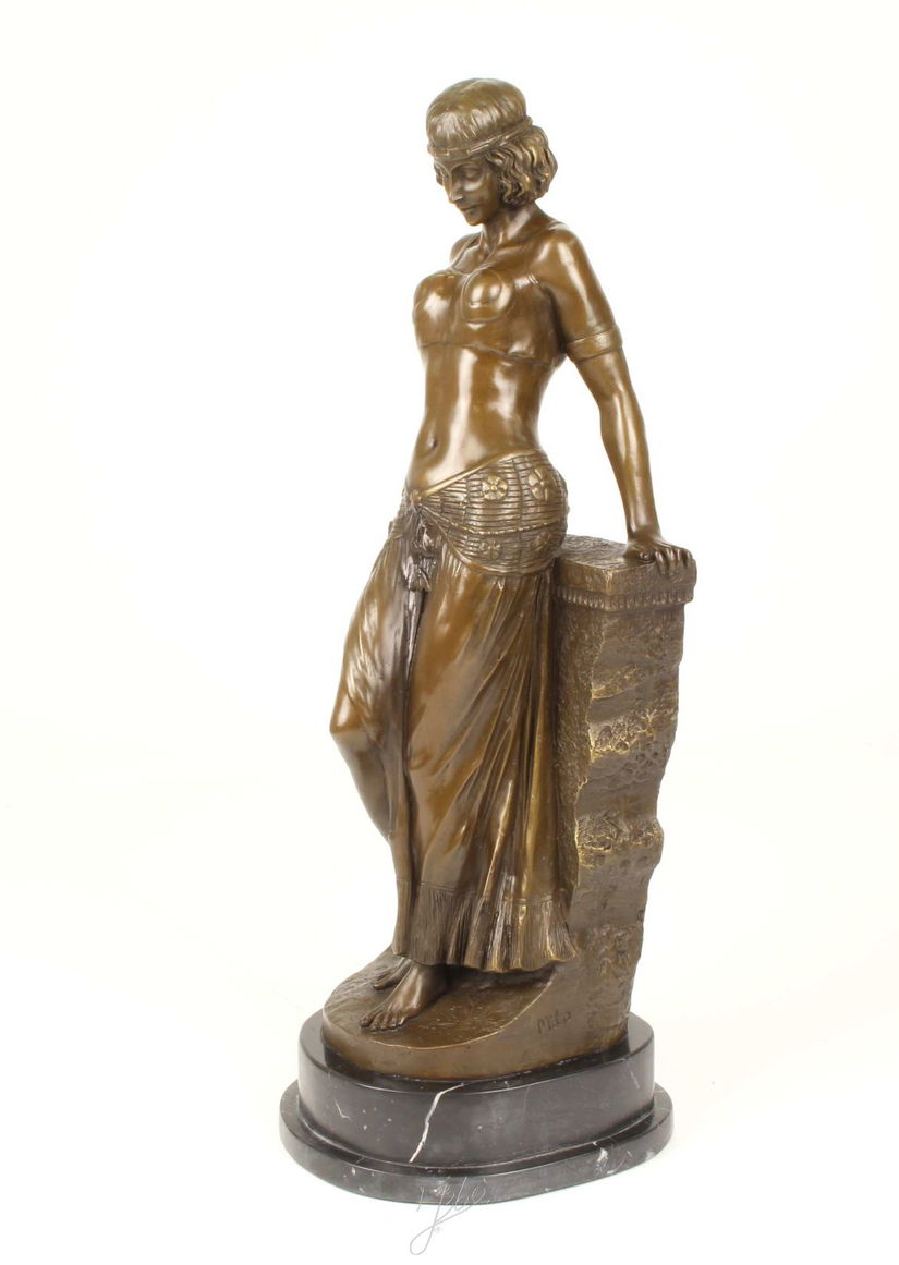 Dansatoare din buric-statueta din bronz cu un soclu din marmura