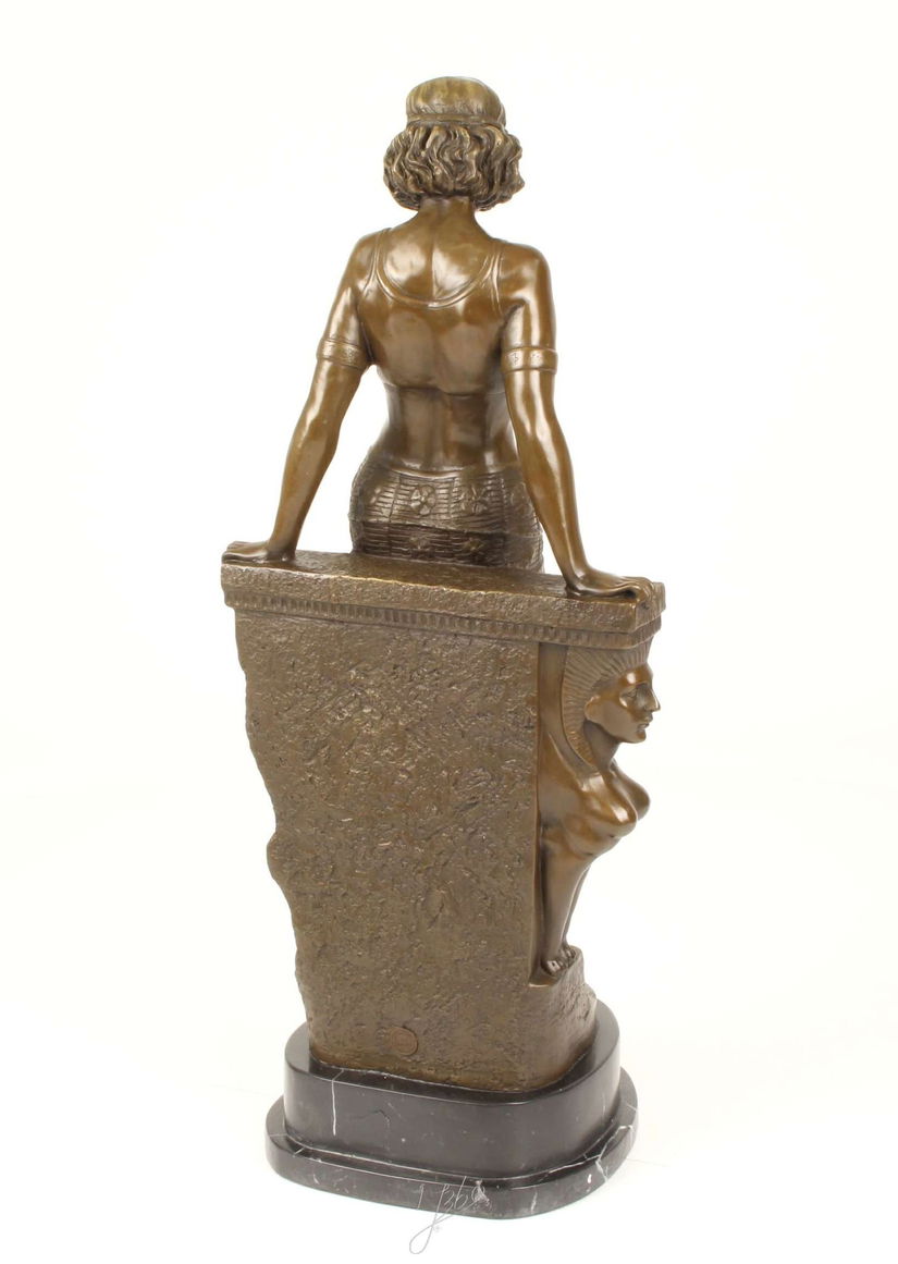 Dansatoare din buric-statueta din bronz cu un soclu din marmura