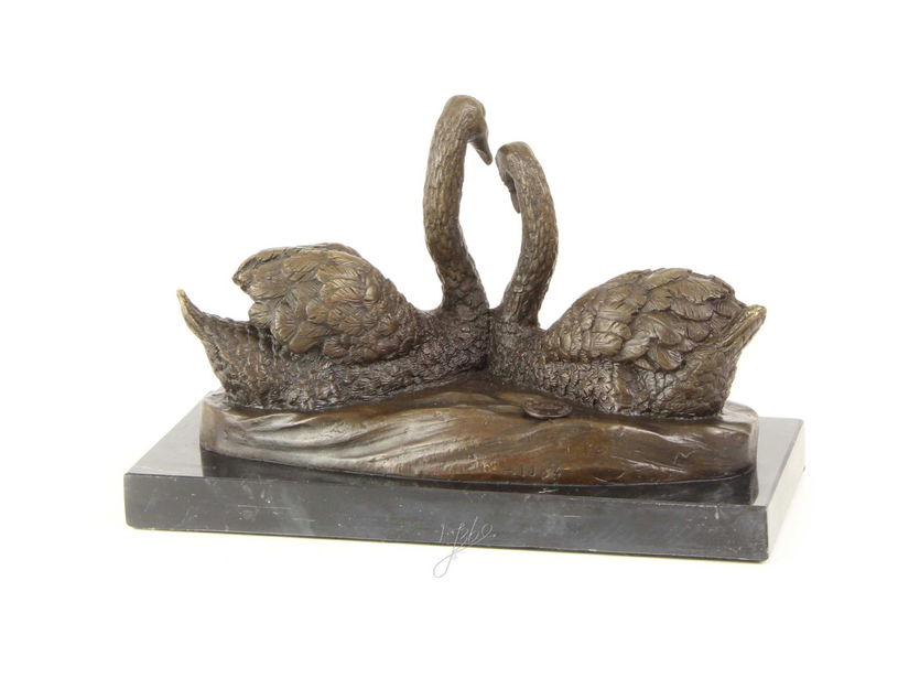 Lebede-statueta din bronz pe un soclu din marmura