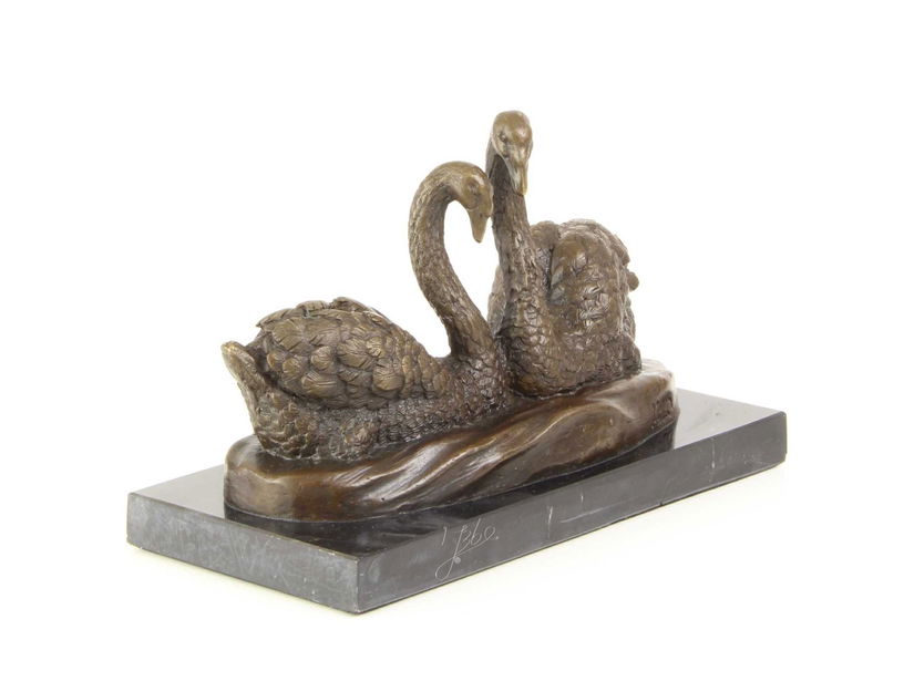 Lebede-statueta din bronz pe un soclu din marmura