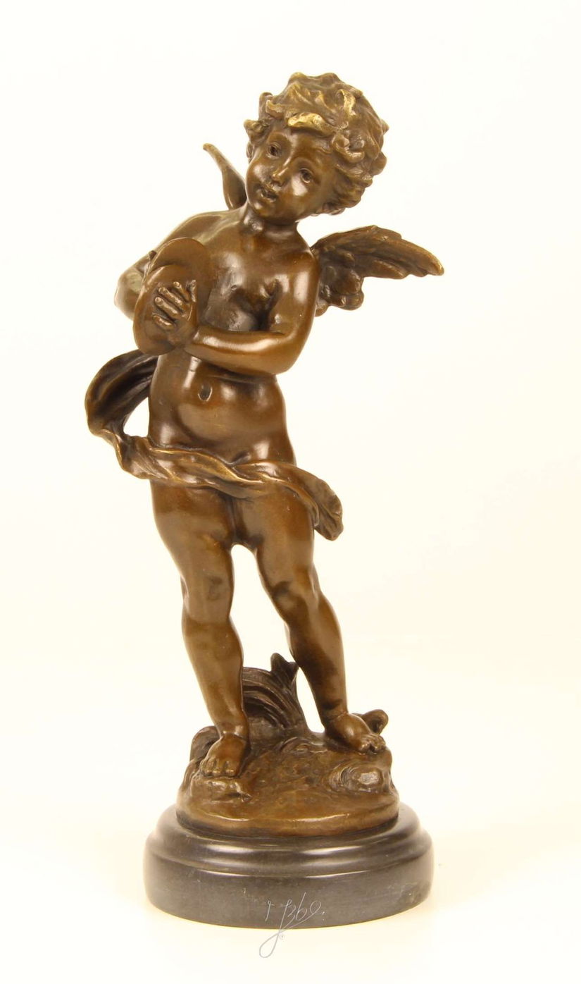 Ingeras cantand la cimbale-statueta din bronz pe un soclu din marmura