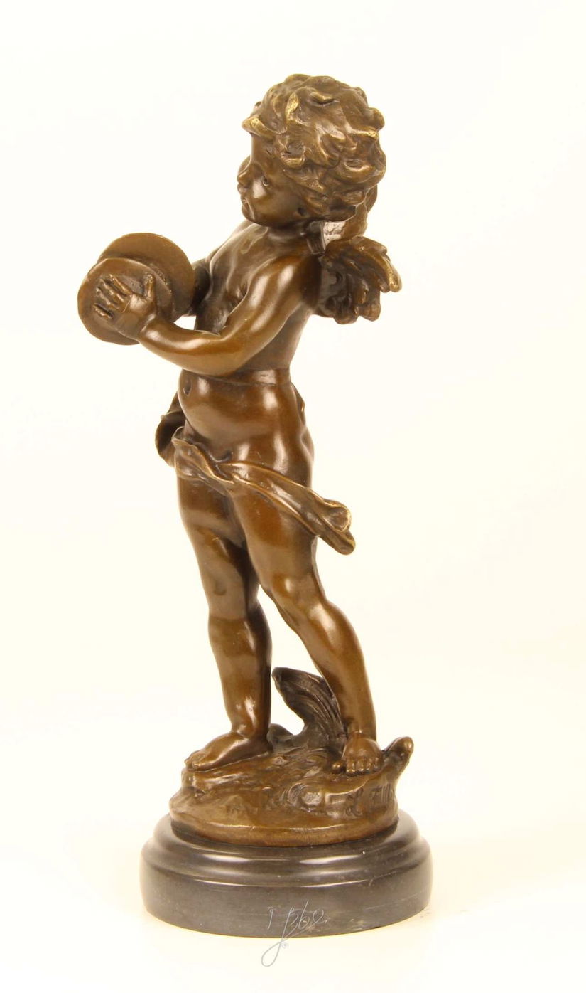 Ingeras cantand la cimbale-statueta din bronz pe un soclu din marmura