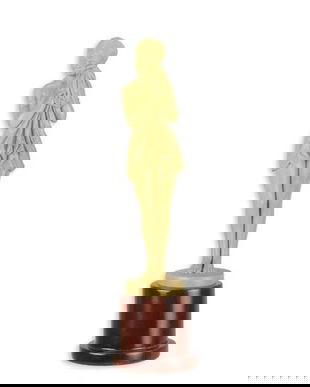 Fata trista-statueta din lemn