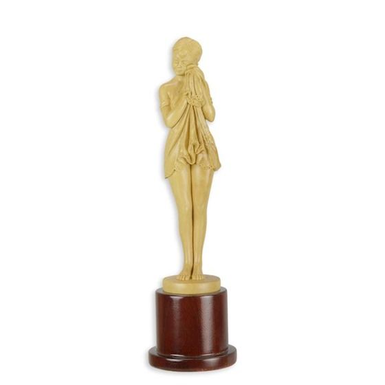 Fata trista-statueta din lemn