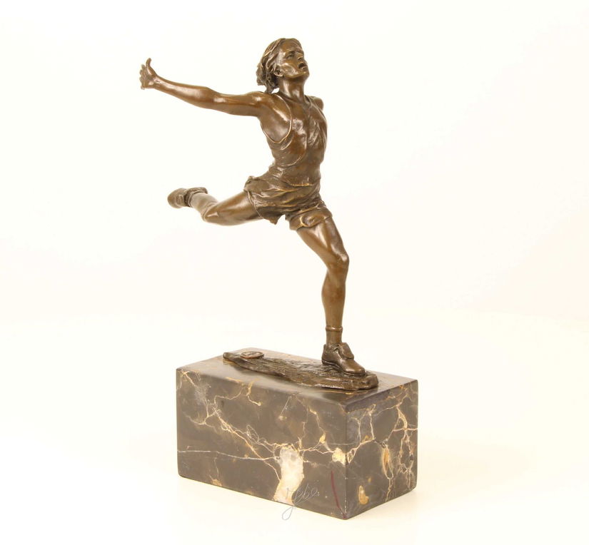 Finish-statueta din bronz cu un soclu din marmura