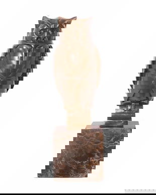 Bufnita inteleapta-statueta din bronz cu un soclu din marmura