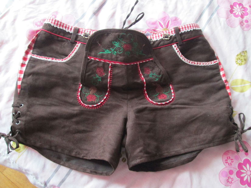 pantaloni scurti dame model "austriac"