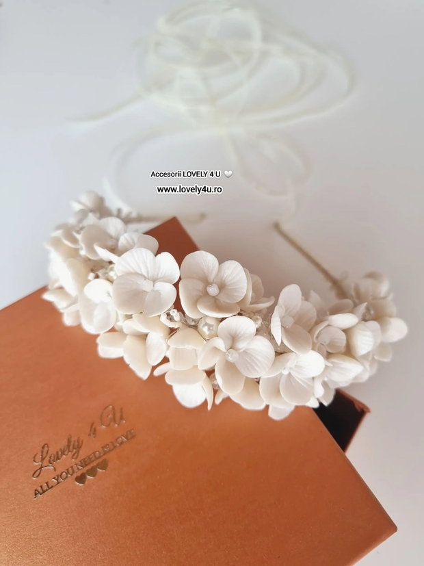 Coronita mireasă cu flori handmade, bază placată cu argint - REYA