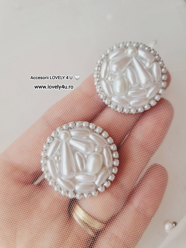 Cercei rotunzi cu perle, handmade și mesaj pe verso Believe in yourself, You are amazing