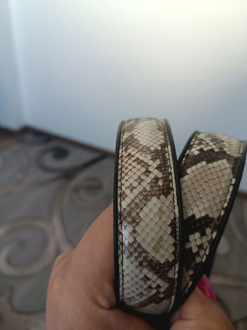 Curea din piele de șarpe