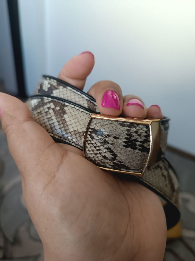 Curea din piele de șarpe