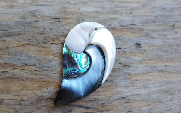 Pandantiv paua abalone, 58x33x5 mm