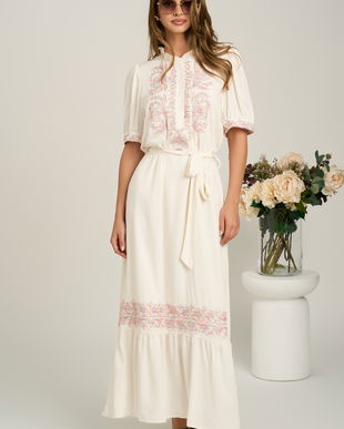 Rochie lunga alba din viscoza cu broderie pastelata si cordon in talie