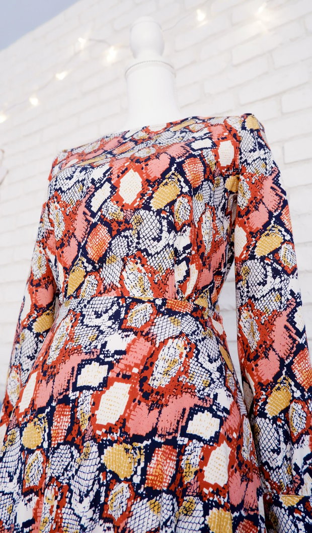 Bluza Vaporoasa Print Sarpe Caramiziu cu Bleumarin