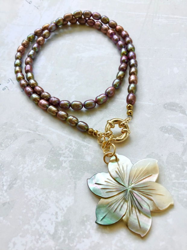 Colier perle de cultura & floare sidef natural