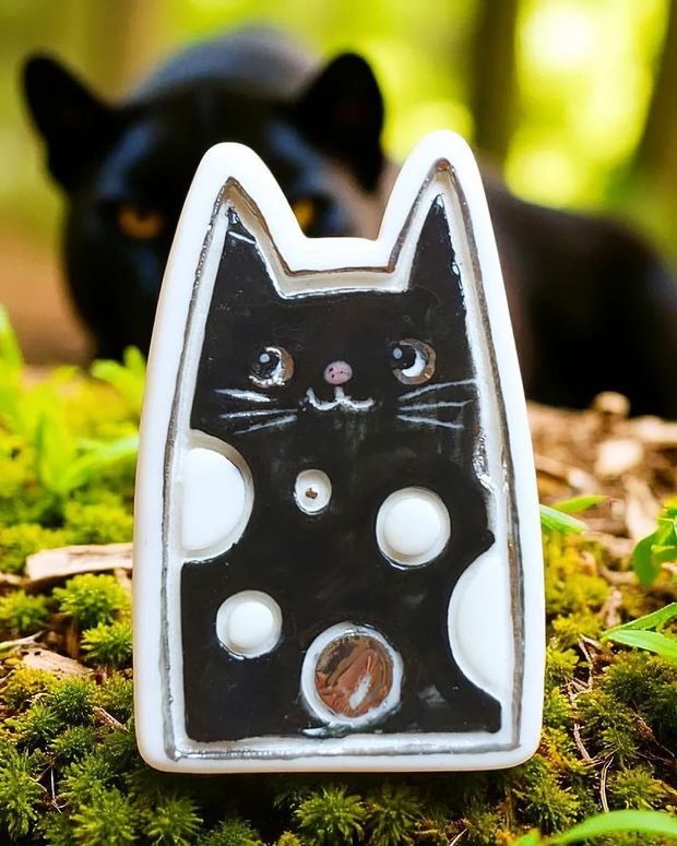Brosa pisica neagra pictata manual - ARISTOCAT