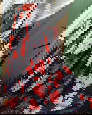 Fusta cu trandafiri rosii