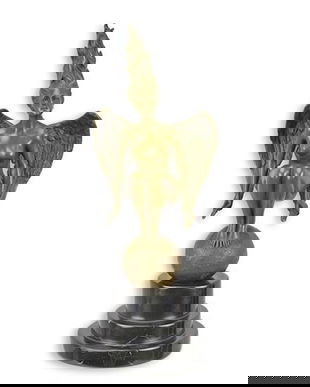 Femeie inaripata-statueta bronz cu un soclu din marmura