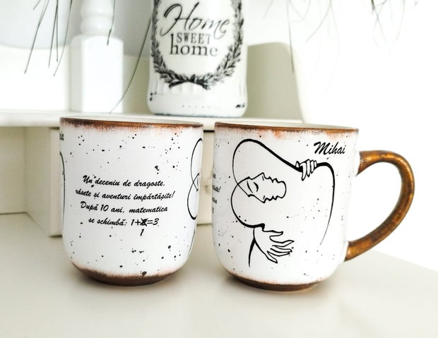Set de 2 cani decorate manual cu tema cuplu