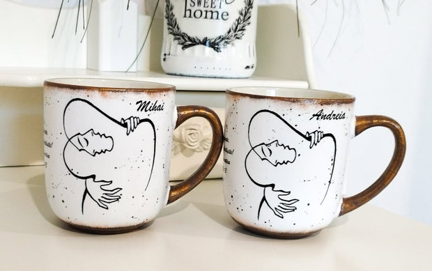 Set de 2 cani decorate manual cu tema cuplu