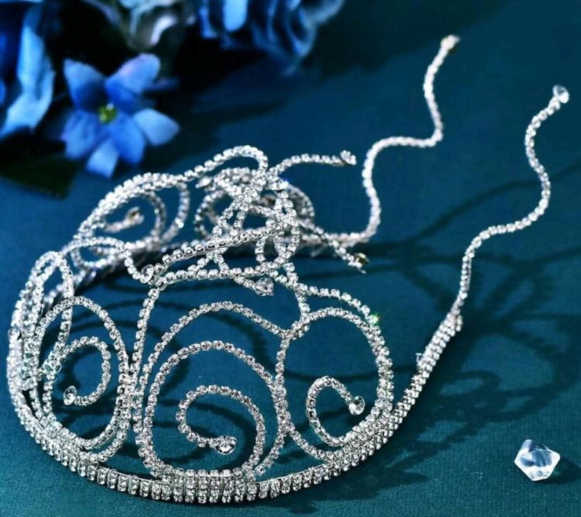 Accesoriu cap din strasuri