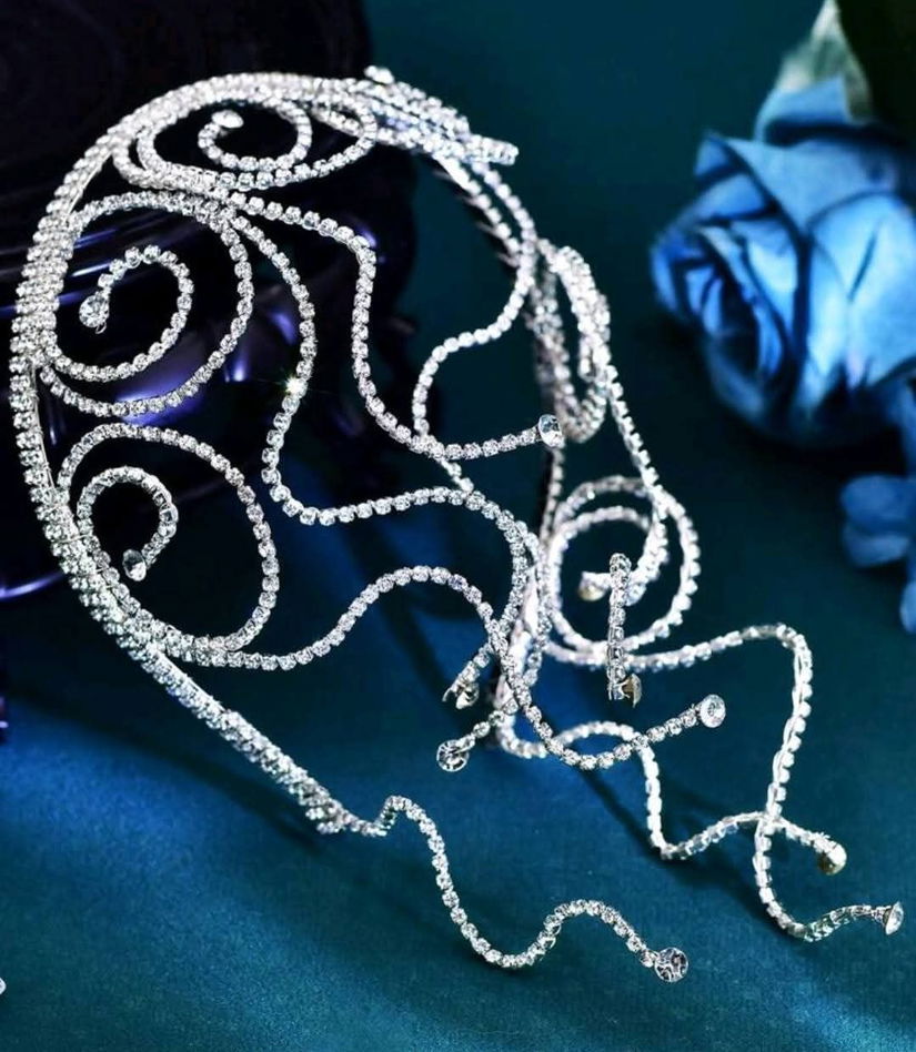 Accesoriu cap din strasuri