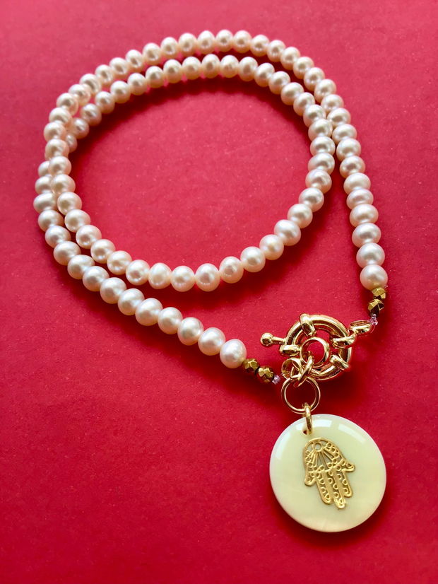 Colier CHOKER perle de cultura albe & mana lui Hamsa