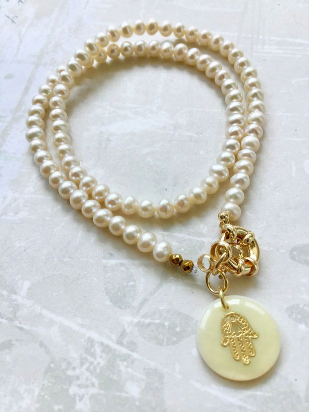 Colier CHOKER perle de cultura albe & mana lui Hamsa