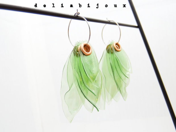 Cercei statement handmade din plastic reciclat model frunze bijuterii eco fashion unicat (cod1264)