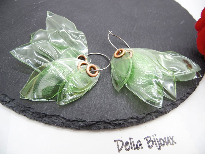 Cercei statement handmade din plastic reciclat model frunze bijuterii eco fashion unicat (cod1264)