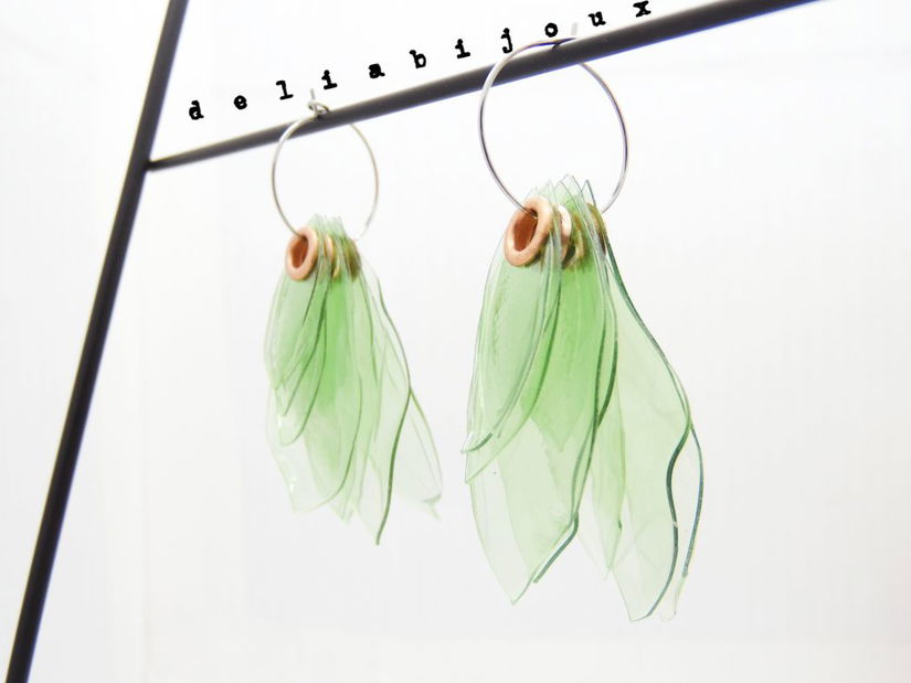 Cercei statement handmade din plastic reciclat model frunze bijuterii eco fashion unicat (cod1264)